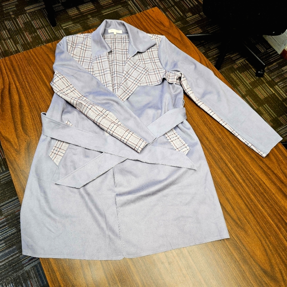 Women's Jacket - gray & plaid - Women's Lg - Long Sleeve